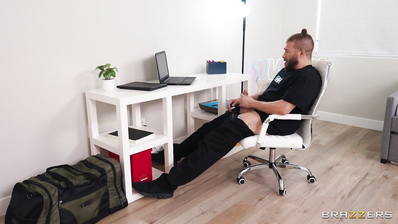 BRAZZERS - housesitter Ryan Reid naughty fantasy comes true getting pounded by Xander Corvus