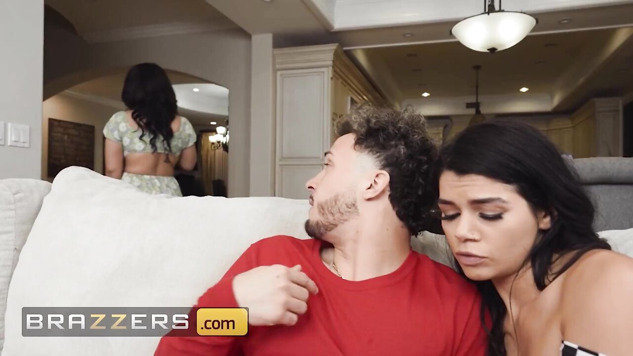 BRAZZERS - Harley Haze's Sexy Roommate Sarah Arabic Is A Total Thirst Trap For Her Bf Apollo