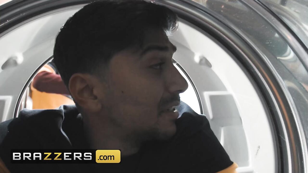 BRAZZERS - Sweet Vickie Lets Workers Rico Hernandez & Max Fills Fix The Laundry & Her Hungry Pussy