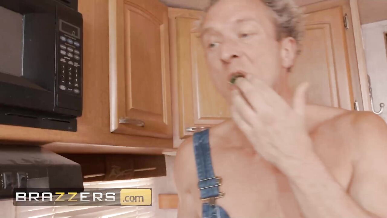 Brazzers - Adorable Amber Stark Sucks Jupiter Jetson's Cock Before She Joins Them For A Threesome