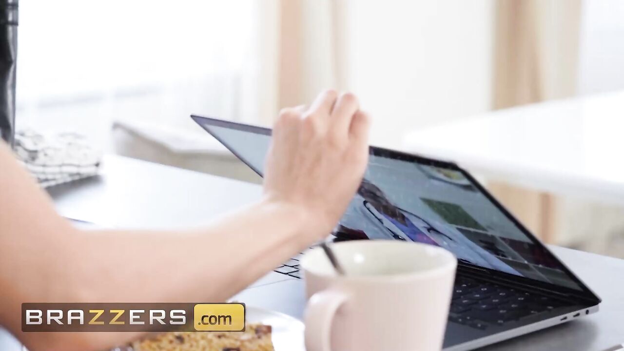 Brazzers - Josephine Jackson Indulges In Her Bf's Teasing & Enjoys A Hard Fuck Before Work