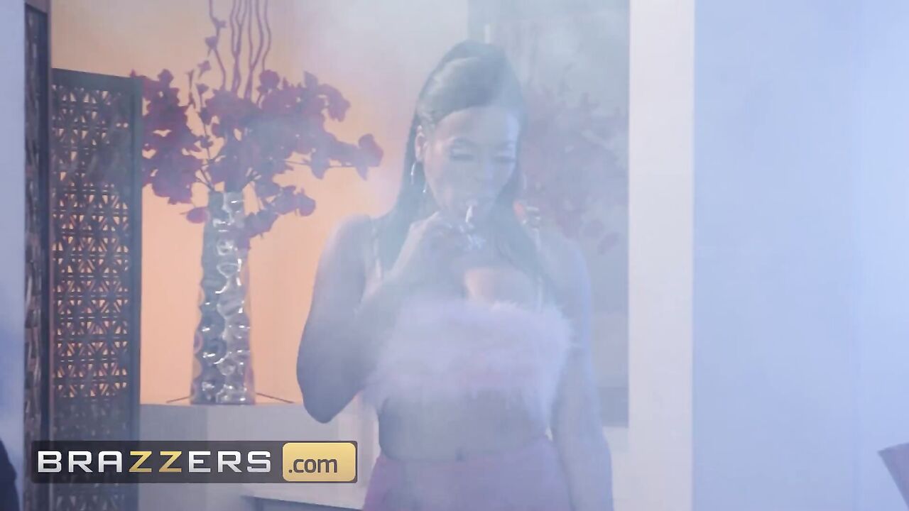 Brazzers - Things Start To Heat Up For Luna Star & Angel Youngs & Scott Comes & Makes It Even Hotter