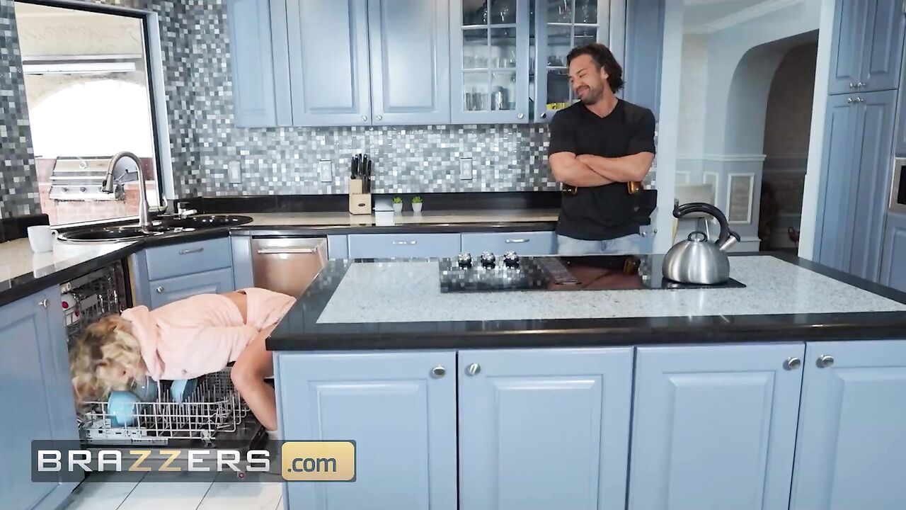 Brazzers - Phoenix Marie Cheats On Her Hubby With His Friend Who Is Also Her Old Sex Partner
