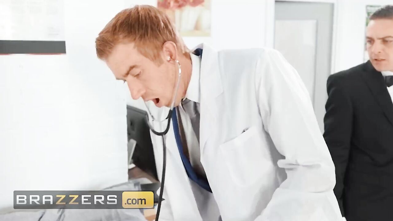 Brazzers - Doctor Danny Cures Kiki Daniels' Cold Feet With His Enormous Thick Cock