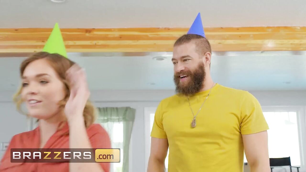 Brazzers - Lesbian Roomies Codi Vore & Nolina Nyx Give Xander A Steamy 3some As A Birthday Present