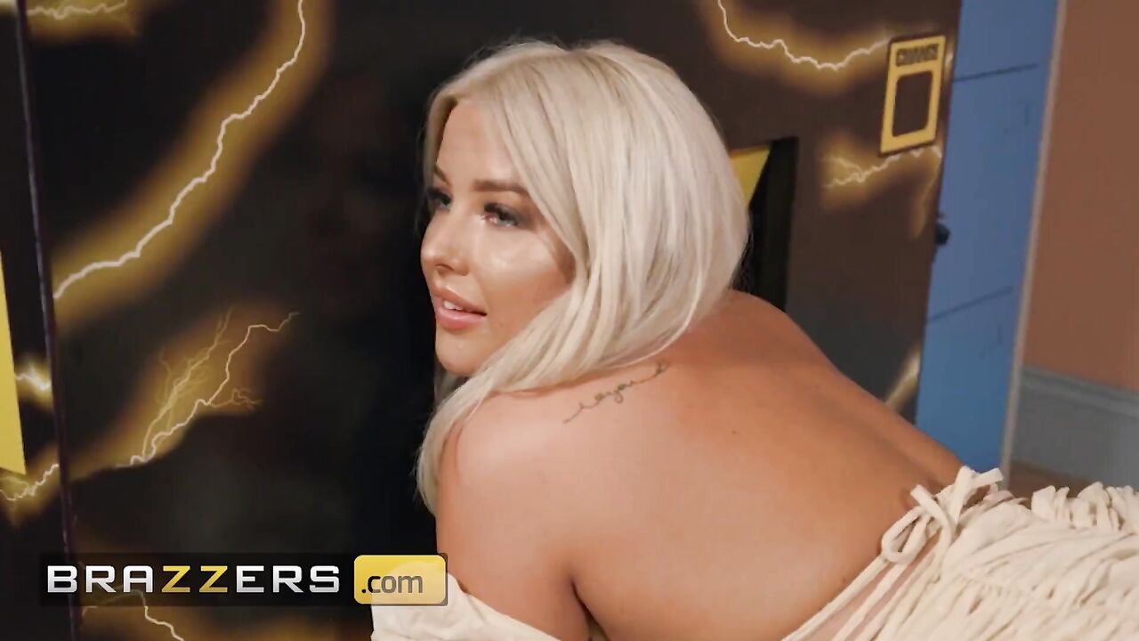 Brazzers - Danny D Finds His New Boss Little Louise Stuck & Givers Her A Helping Hand & Dick