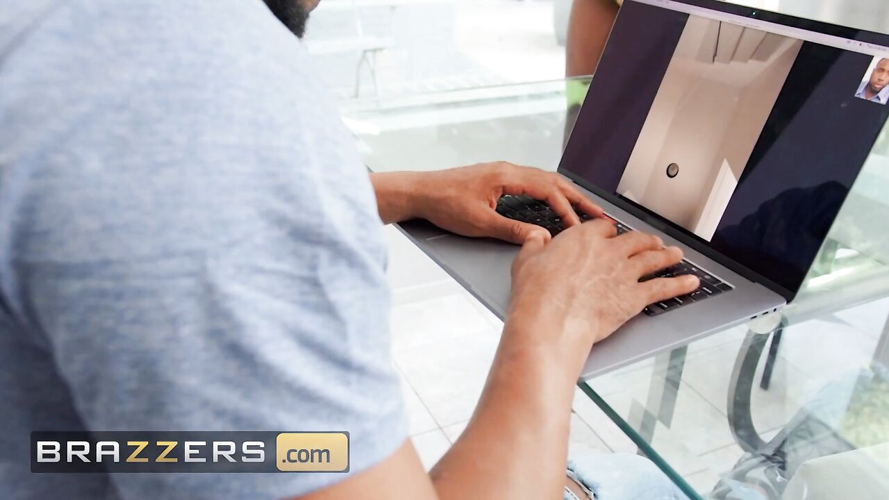 Brazzers - Ebony Mystique Reveals To Her Bf That She Wears A Butt Plug & Has Him Remove It For Her
