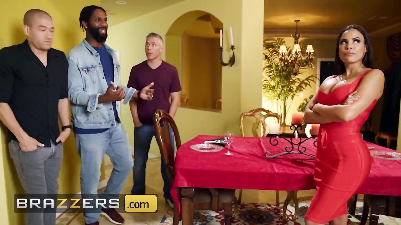 Brazzers - Luna Star Has A 3some With Her Bf's Buddies To Make Her Bf Regret Forgetting Valentine's