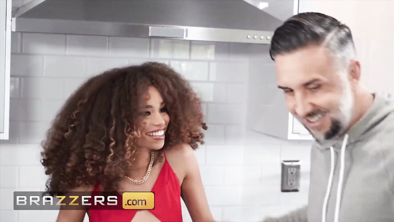 Brazzers - Cecilia Lion Can't Resist Keiran Lee's Big Cock & Deepthroats It Until She Gets A Facial