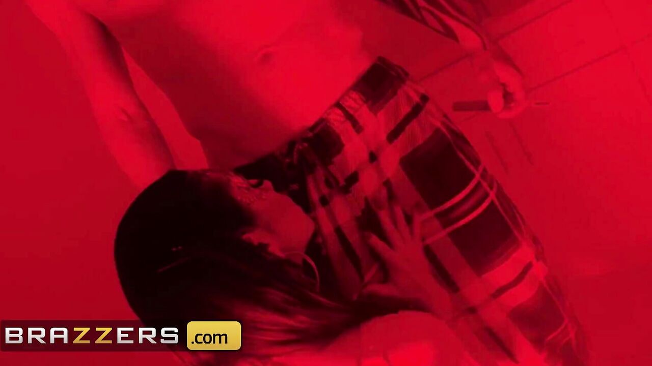 Brazzers - Judy Jolie & Skye Blue Try To Confuse Scott Nails & In The End He Fucks Them Both
