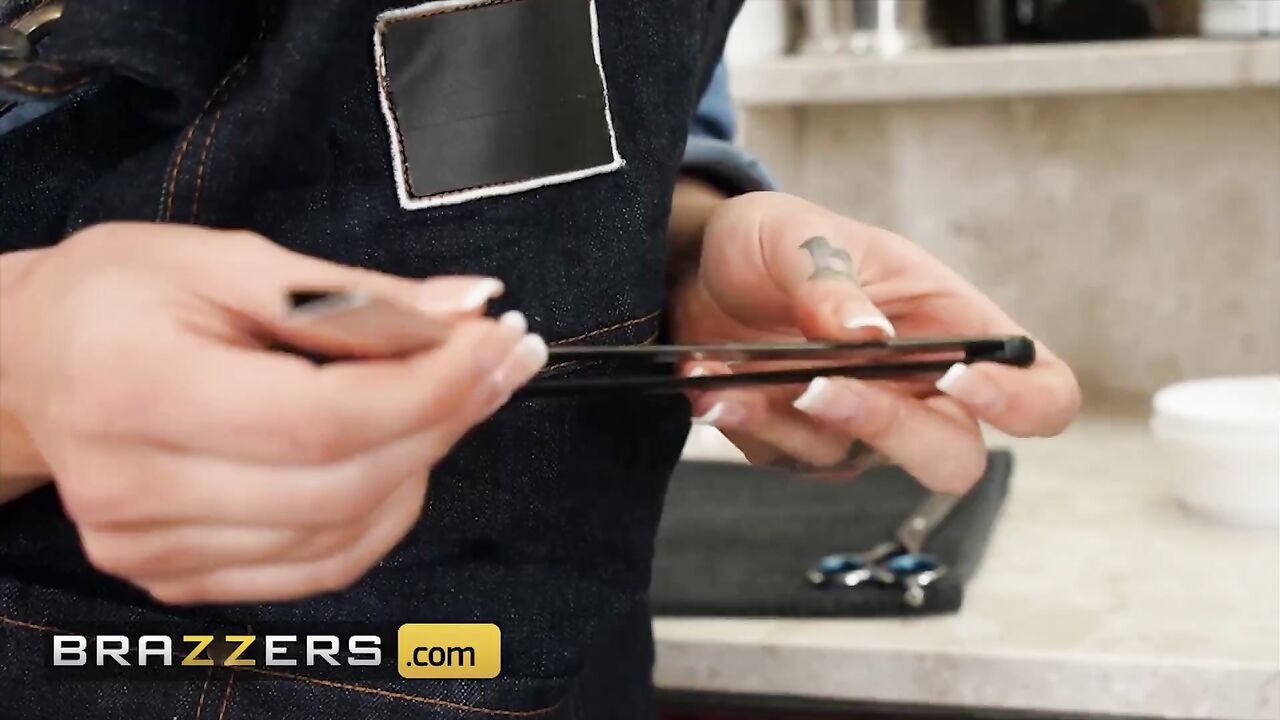 Brazzers - Petite Babe Marilyn Sugar Knows How To Service Christian Clay's Big Hard Cock