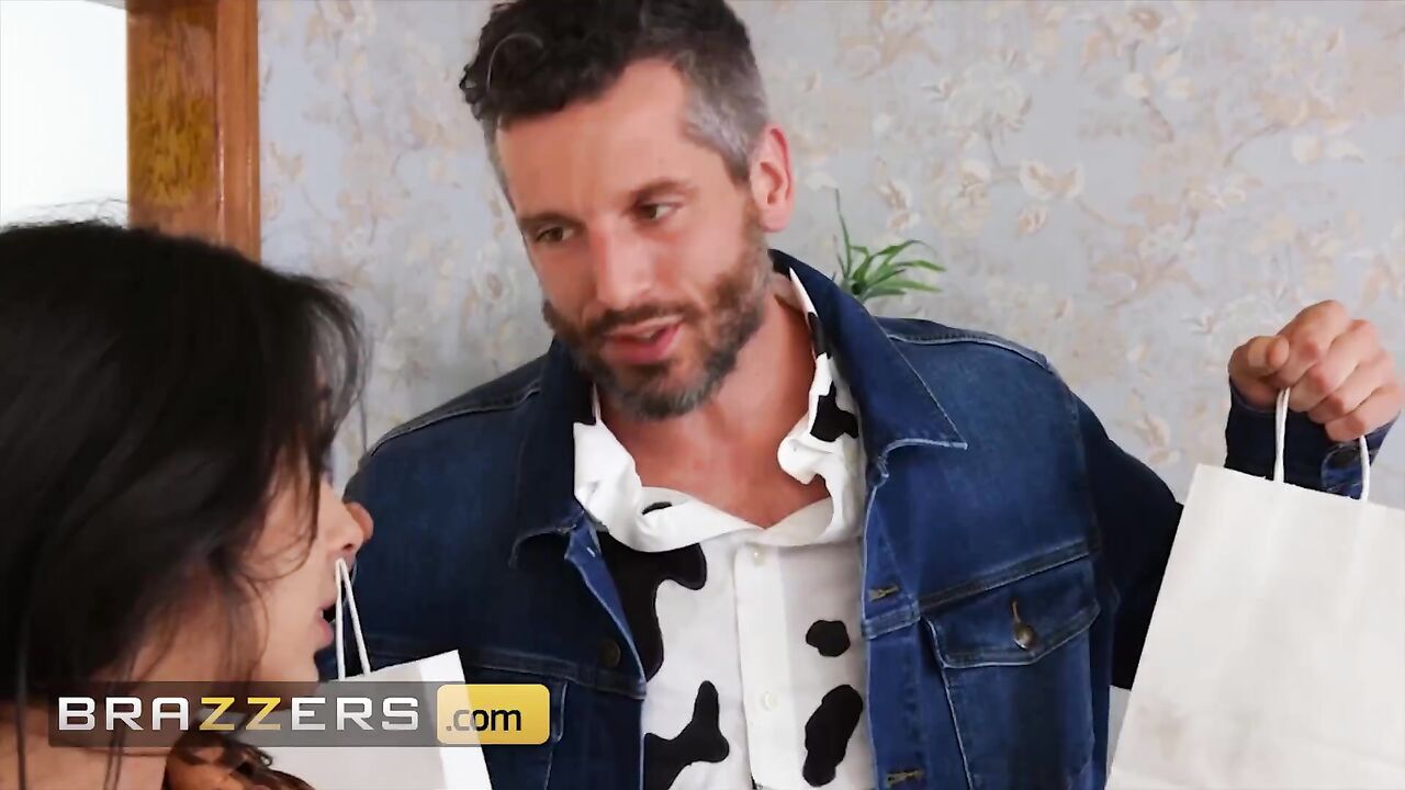 Brazzers - Horny & Hungry Lulu Chu Doesn't Want Just Any Piece Of Meat But Van Wylde's Huge Dick
