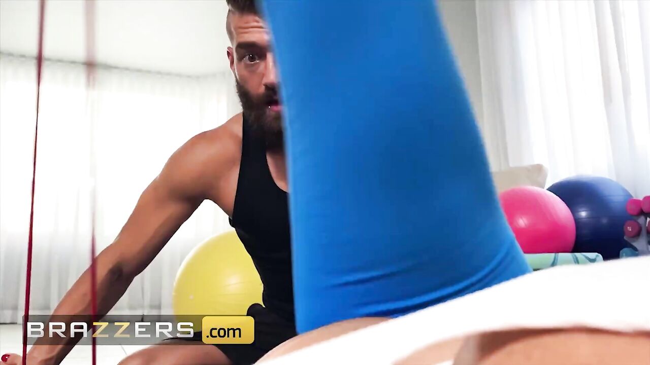 Brazzers - Alexis Fawx Puts Her Tits & Ass On Display & Her Trainer Xander Corvus Can't 