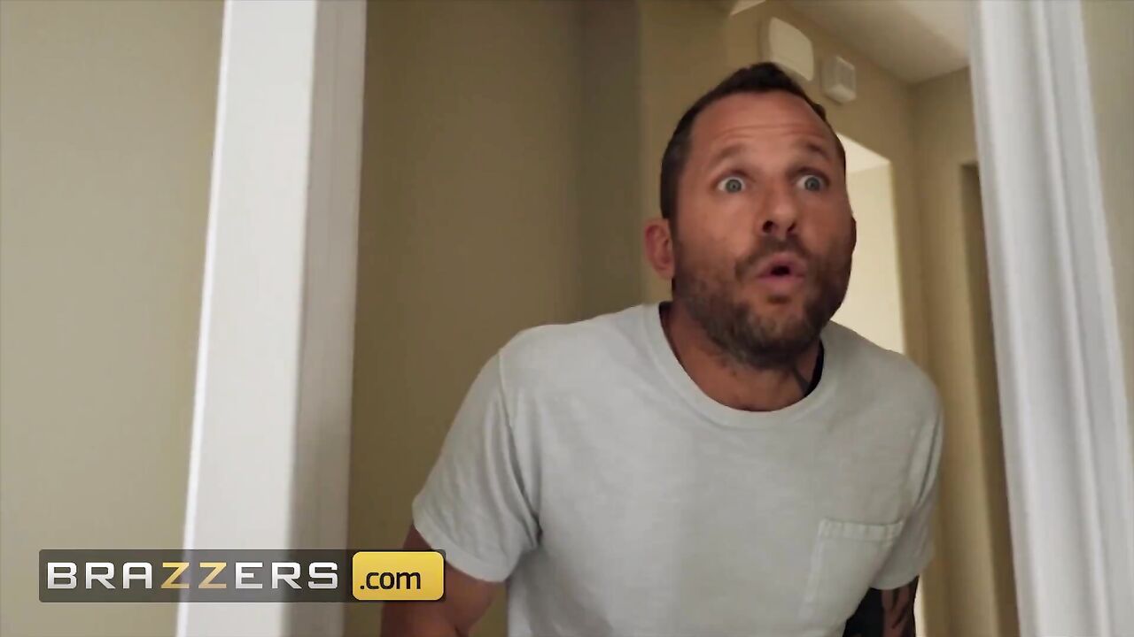 Brazzers - Sexy MILF Alena Croft Tries To Stretch Out Her Tight Ass With The Help Of Scott Nails