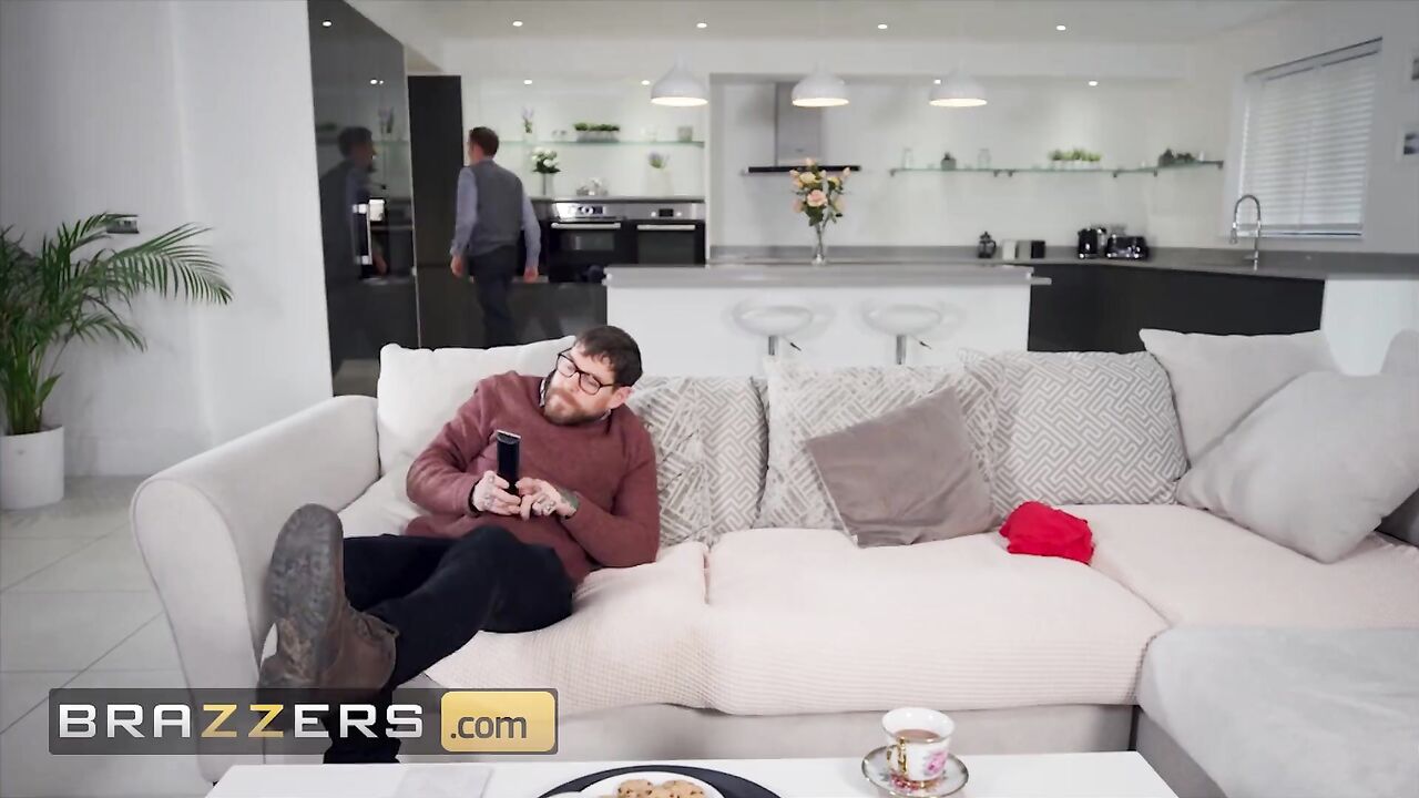 Brazzers - Hot Curvy Jasmine Jae Had A Huge Cock To Play With