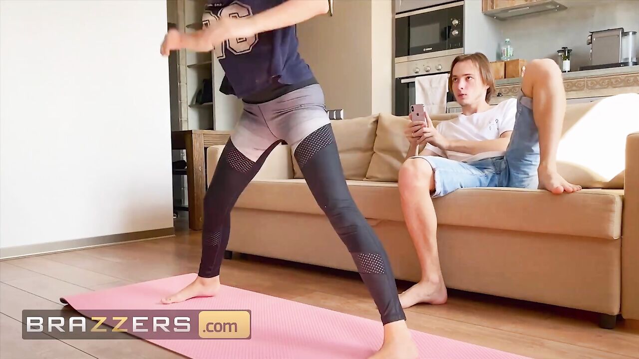 Brazzers - Eva Elfie's Boyfriend Is Being Teased By Her Hot Yoga Exercise & Can't Keep His Hands Off