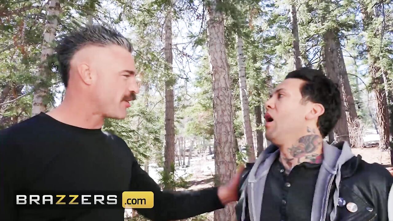 Brazzers - Sexy Abigail Mac Has Her Pussy Pounded In The Forest By Small Hands