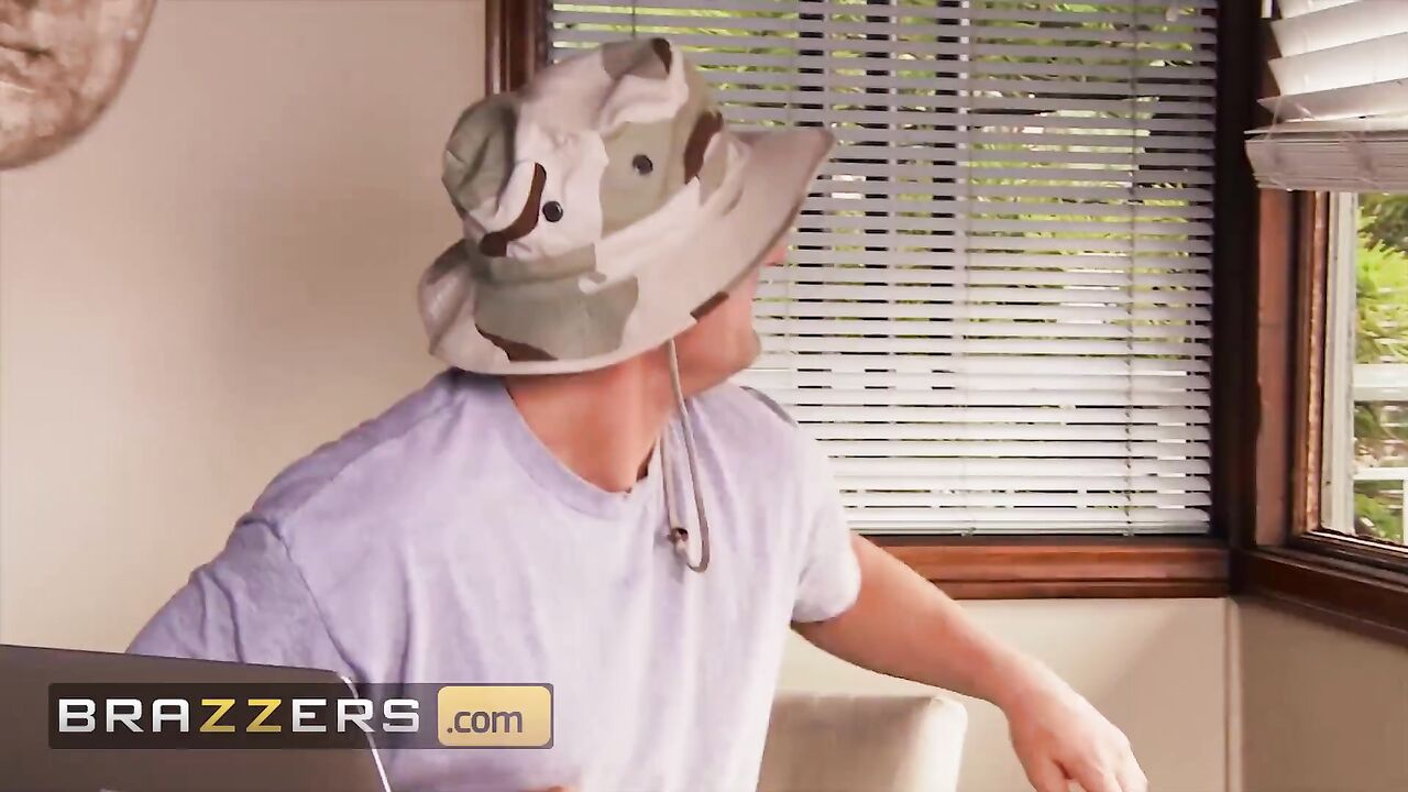 Brazzers - Gorgeous Teen Jillian Janson Gets On Her Knees And Sucks Mark Ashley Cock