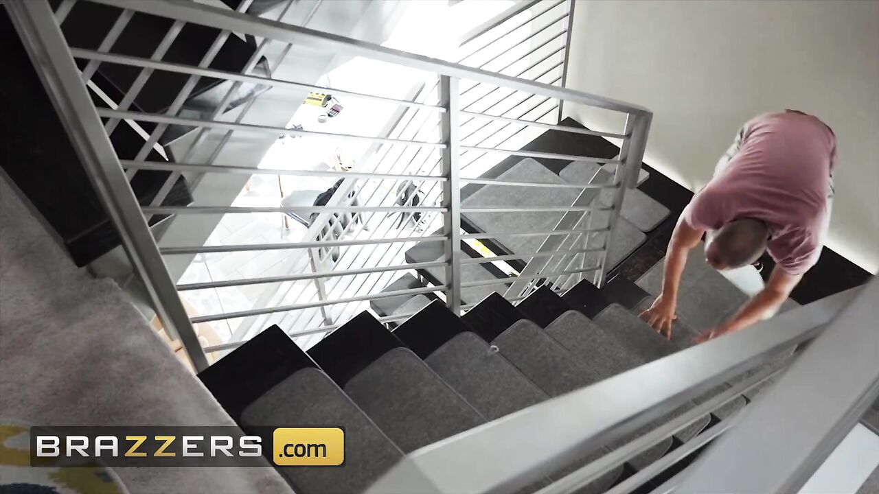 Brazzers - Sexy Busty Babe Bridgette B Has A Double Penetration By Two Big Cocks