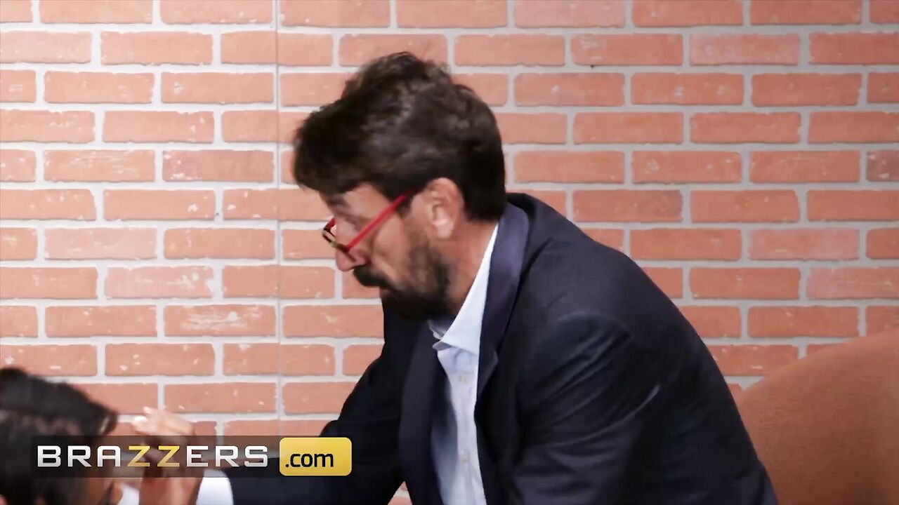 Brazzers - Big Ass Tattooed Babe Halle Hayes Spreads Her Legs For A Big Cock