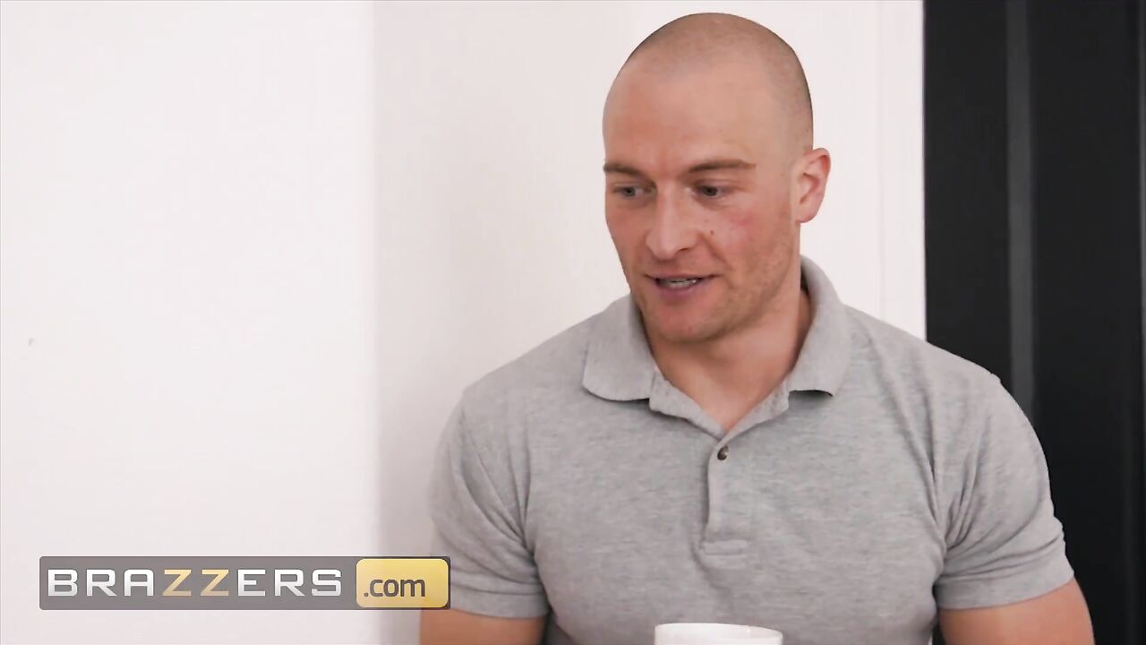 Brazzers - Whitney Wright Gets Oiled Up And Buttfucked Hard By Zac Wild