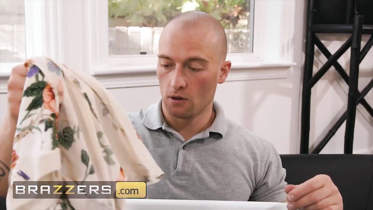 Brazzers - Whitney Wright Gets Oiled Up And Buttfucked Hard By Zac Wild