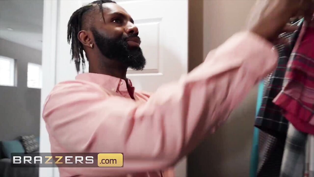 Brazzers – Codi Vore’s Older Lover Steve Holmes Sneaks Past Her Clueless Boyfriend