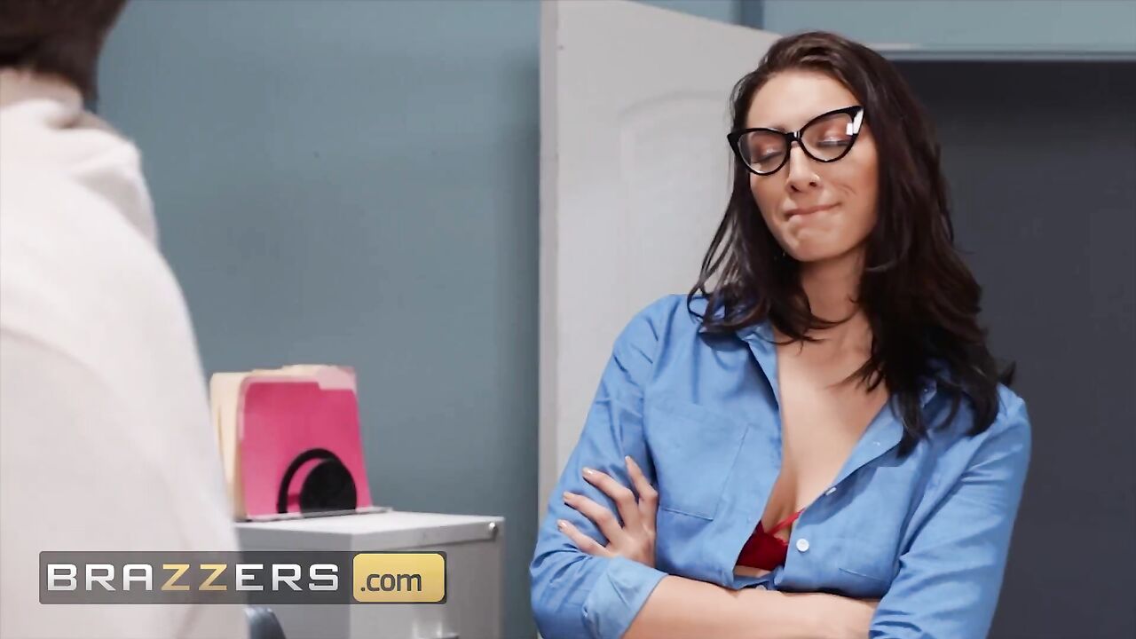 Brazzers - Sexy Babe Bella Rolland Is So Horny For An Old Man's Cock