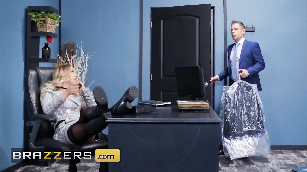 Brazzers - Boss Gives it Right  To His Sexy Blonde Assistant Khloe Kapri