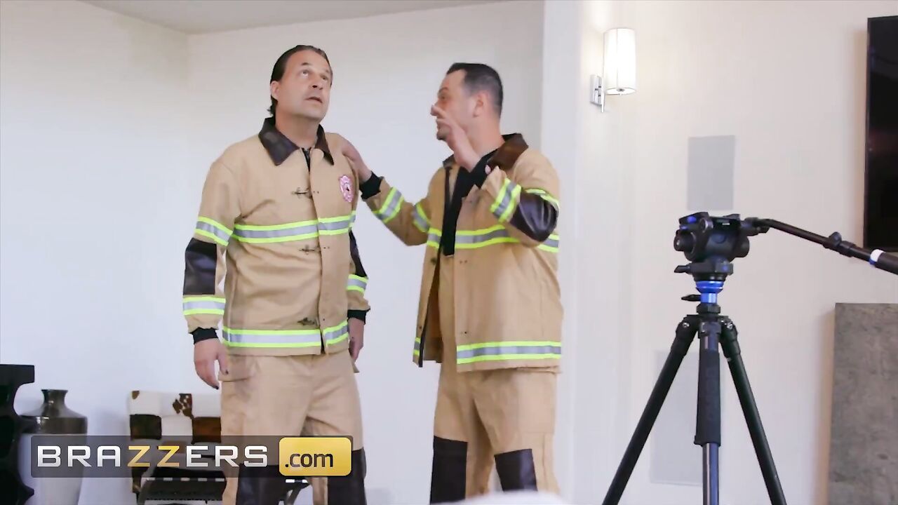 Brazzers - Sexy Milf Brandi Love Seduces A Young Fireman And Sucks His Big Cock