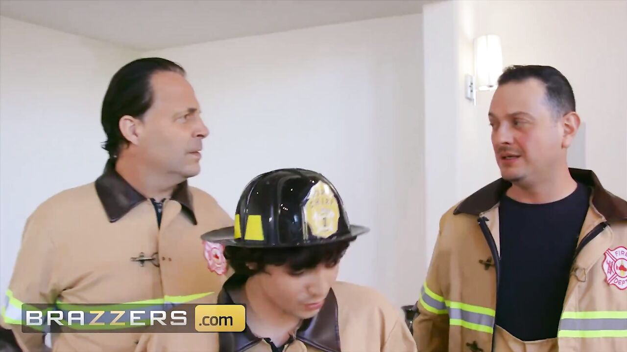 Brazzers - Sexy Milf Brandi Love Seduces A Young Fireman And Sucks His Big Cock