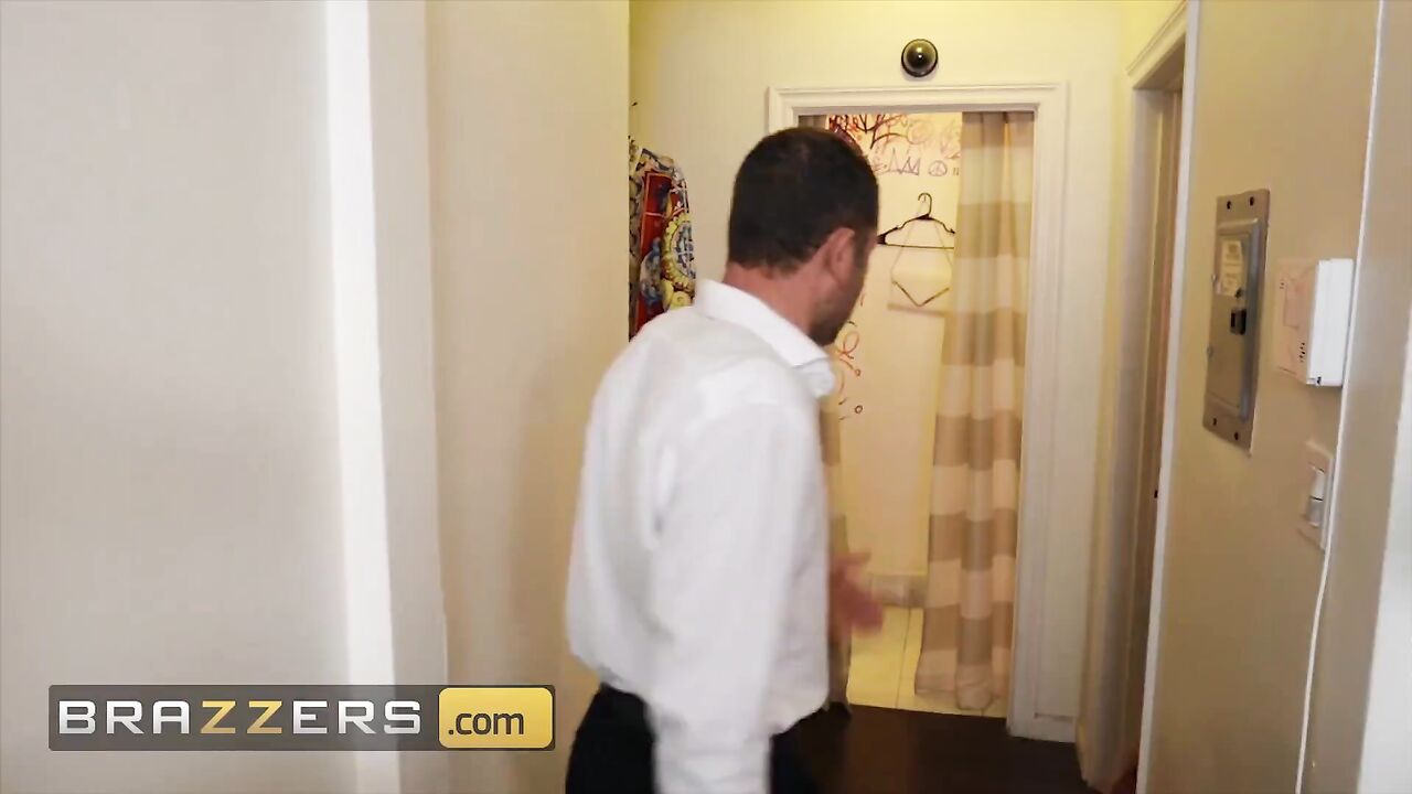 Brazzers - Busty Latina Azul Hermosa Loves Getting Treated & Fucked Hard Like a Diva