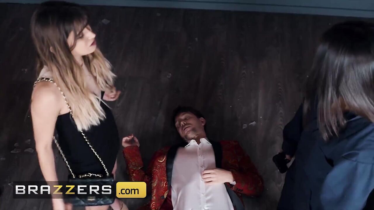 Brazzers - Hot Brunette Kendra Spade Squirting All Over The Place