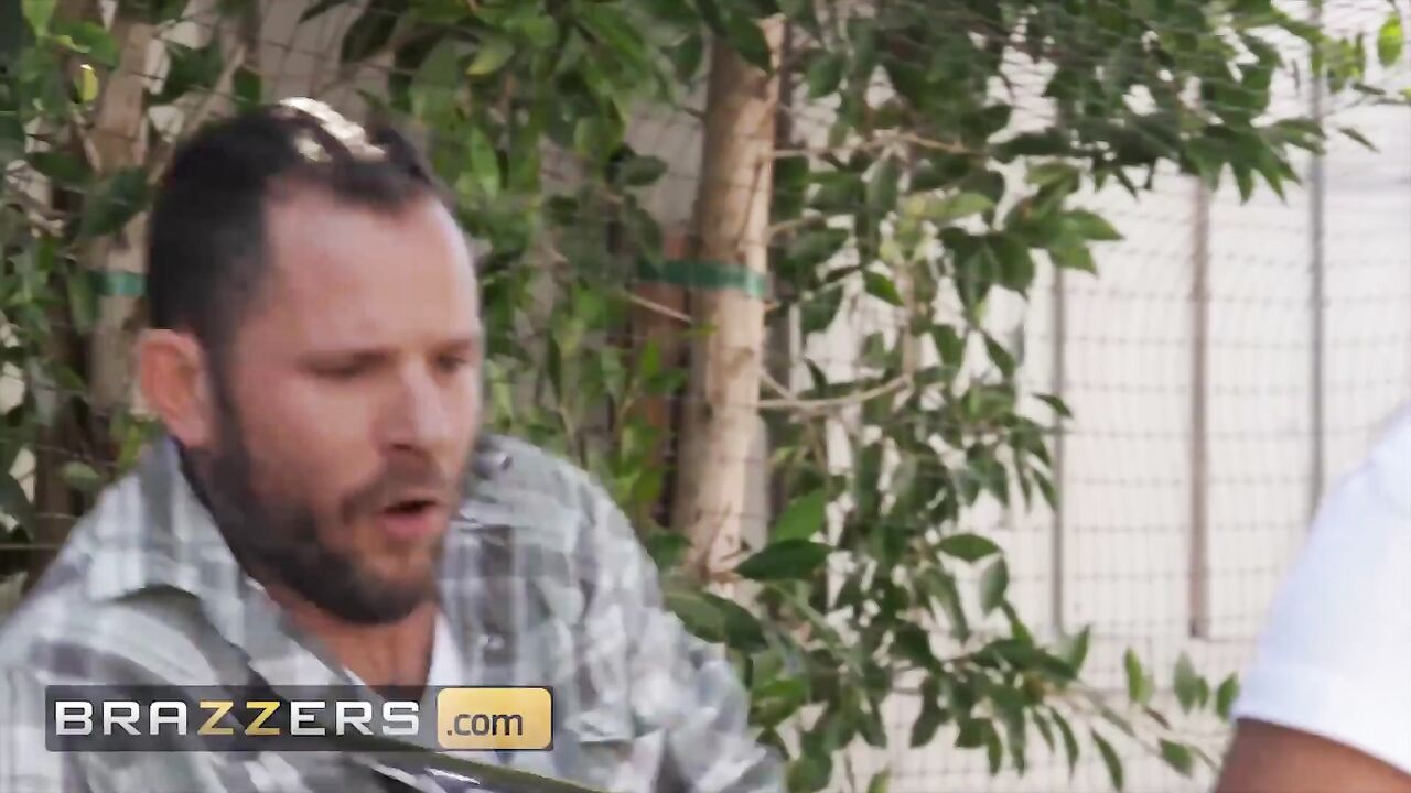 Brazzers - Hot Latina Vicki Chase Enjoys Big Cock In Her Ass All The Way In