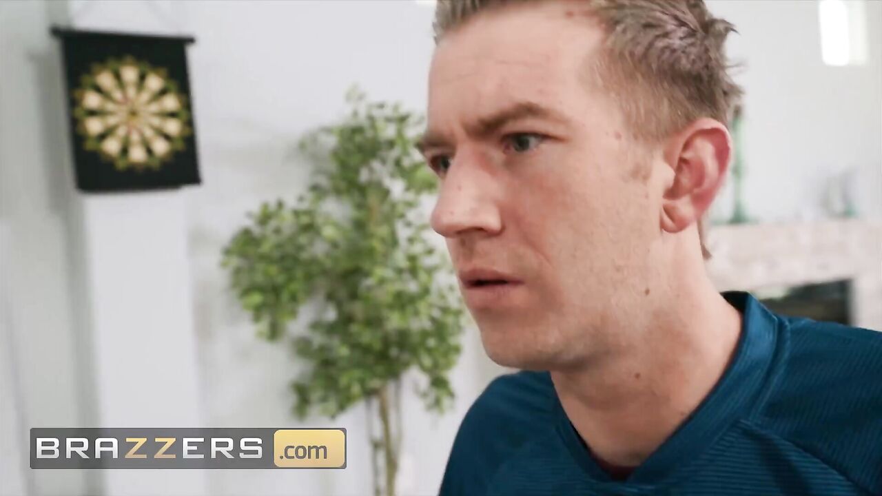 Brazzers - Horny Blonde Teen Khloe Kapri Loves Big Cocks