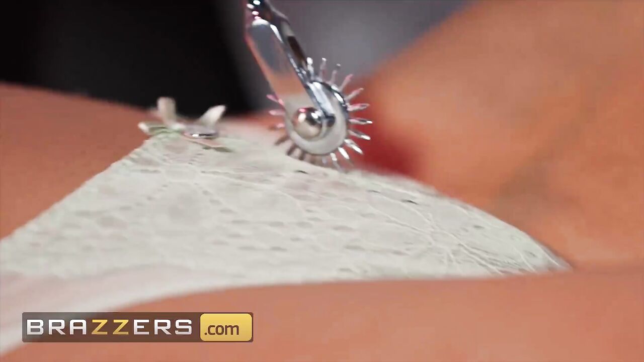 Brazzers - Doctor Danny D Tests Sienna Day Pussy If She Can Feel His Big Cock