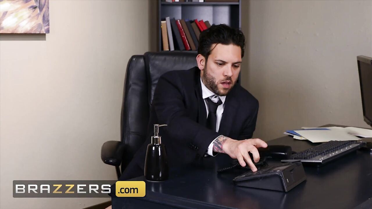 Brazzers - Busty MILF Alena Croft Seduces Her Colleague To Fuck Her At Work