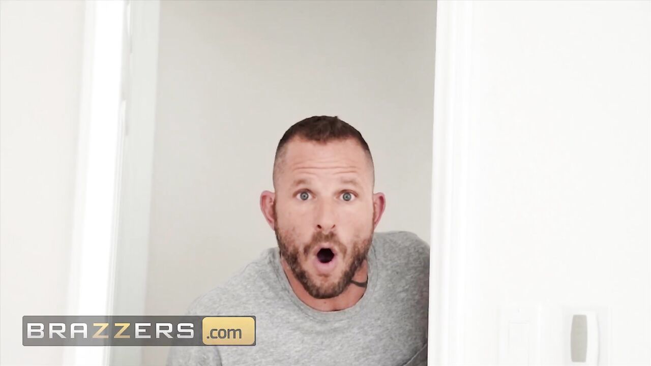 Brazzers - Big Booty Wife Moriah Mills Fucks Her Husbands Friend