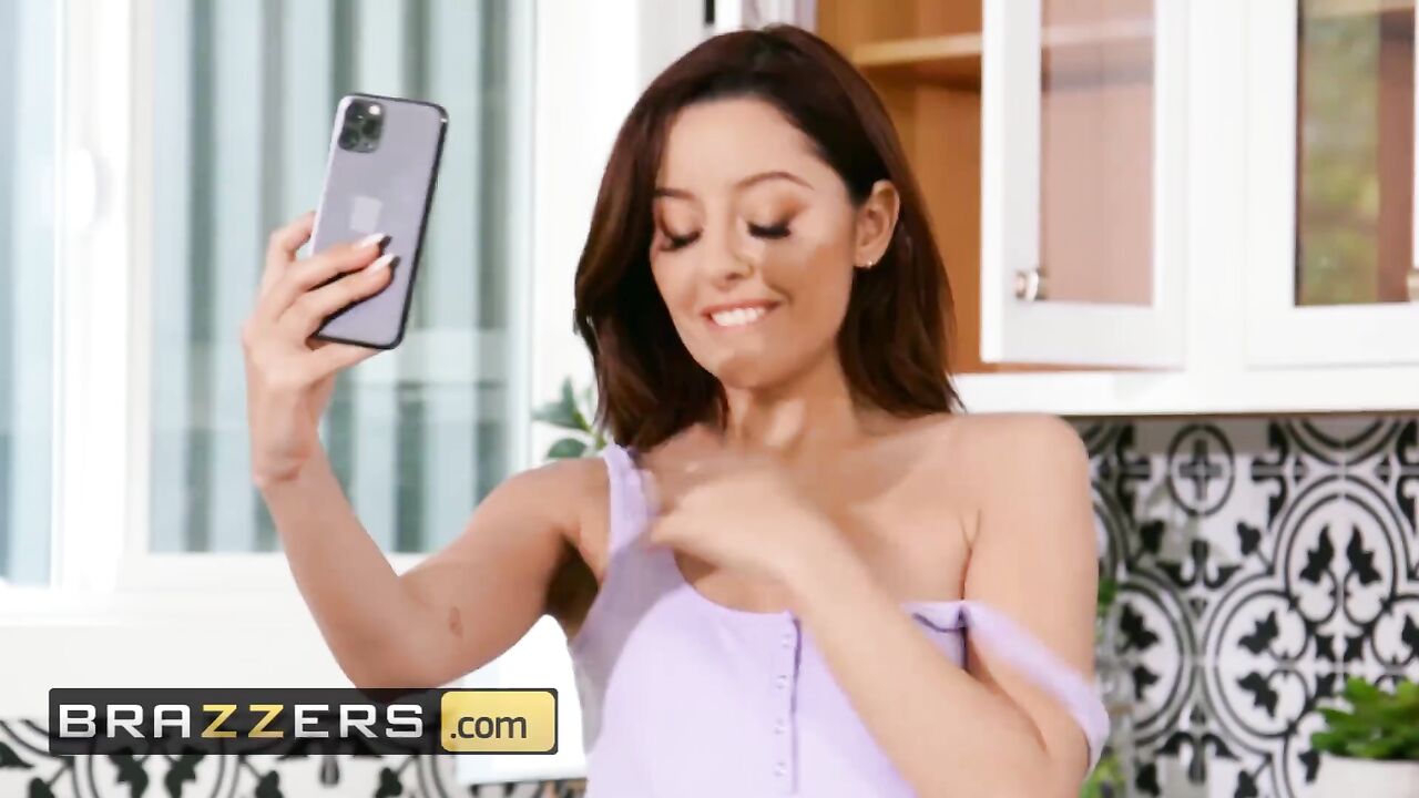 Brazzers - Horny babe Vanna Bardot likes it big