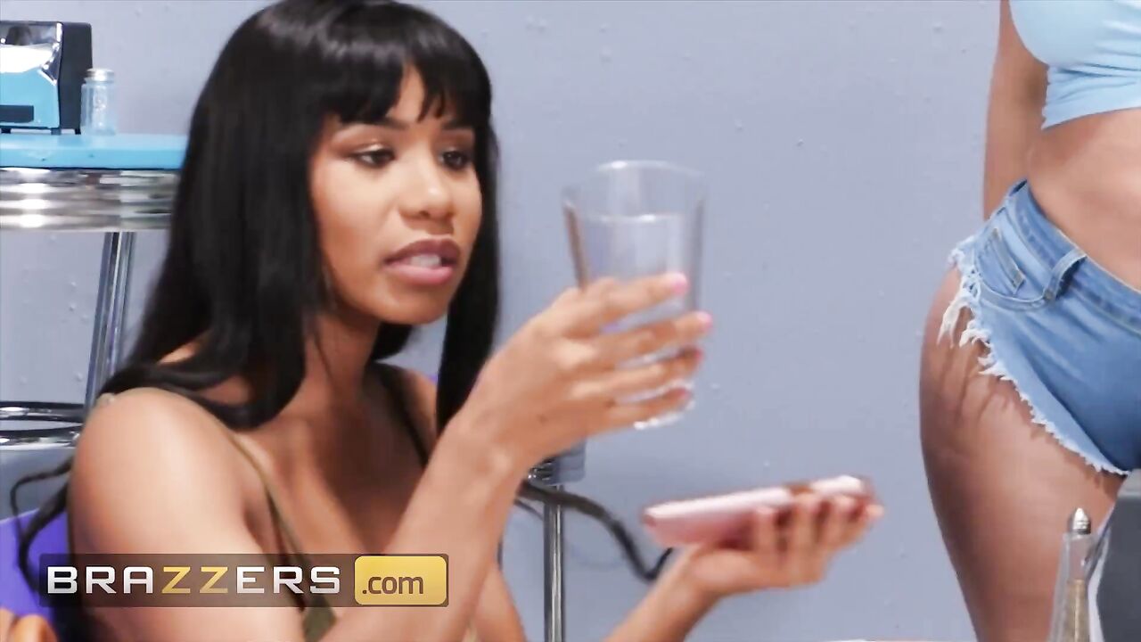 Brazzers - Crazy Hot Threesome With Jenna Foxx, Julie Cash & Maserati