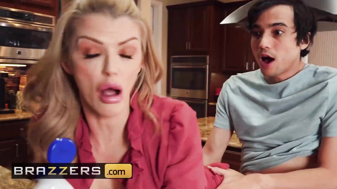 Brazzers - Busty MILF Joslyn James gets fucked hard by her sons friend