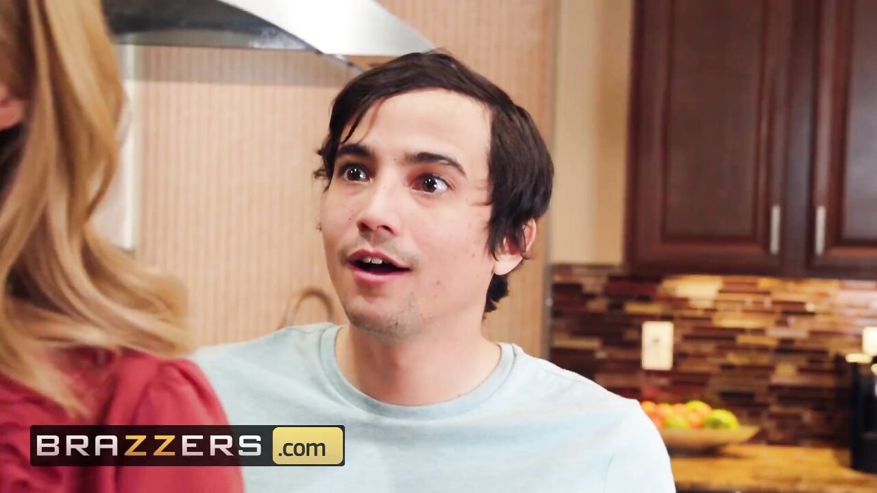 Brazzers - Busty MILF Joslyn James gets fucked hard by her sons friend