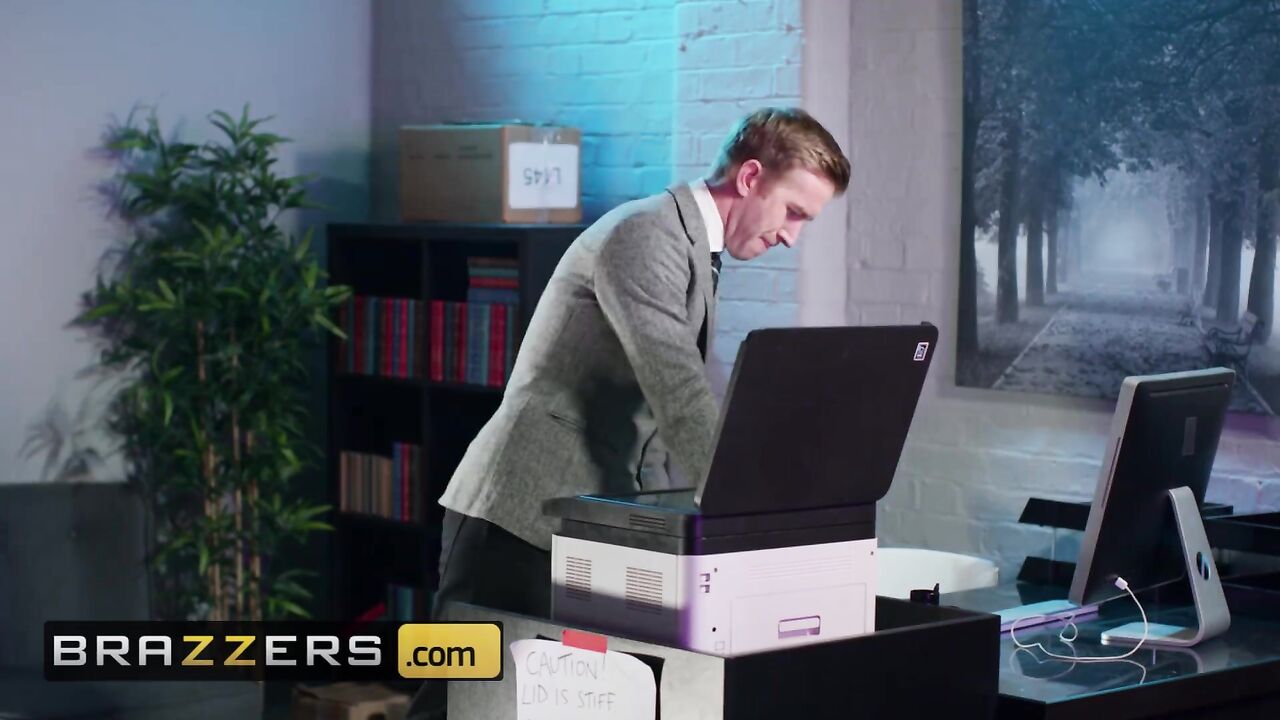 Brazzers - Big Tit coworker Valentina Ricci takes huge brit cock