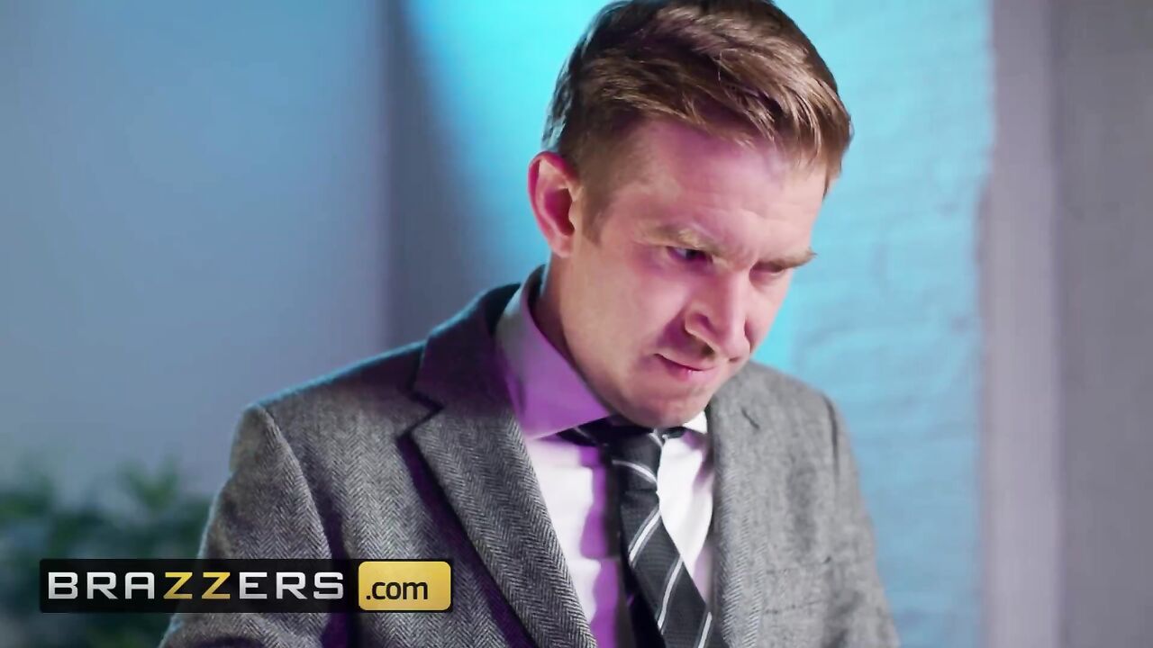 Brazzers - Big Tit coworker Valentina Ricci takes huge brit cock