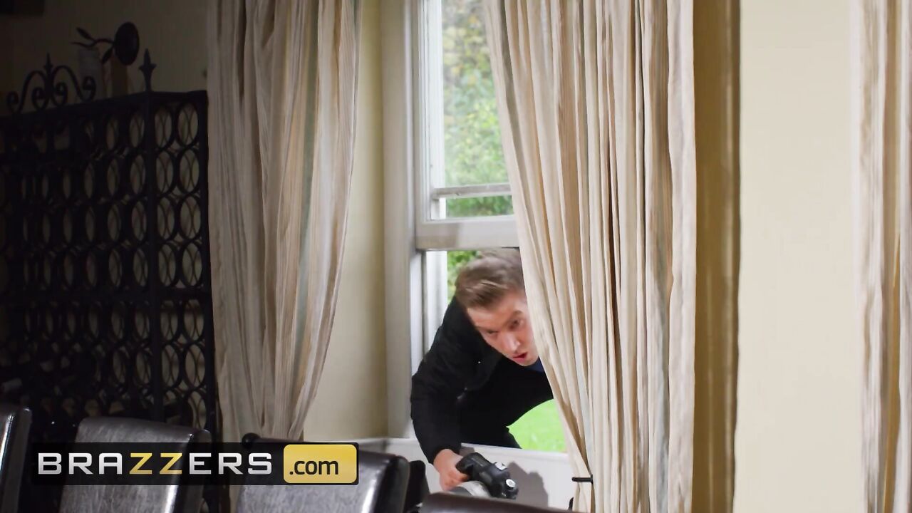 Brazzers - Curvy brit Anna Bailey gets titty fucked by big cock