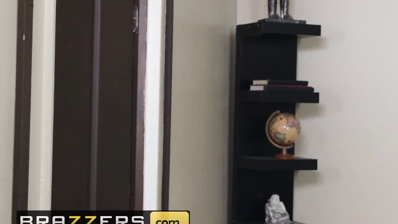 Brazzers - Redhead lesbians lick pussy at dentist office