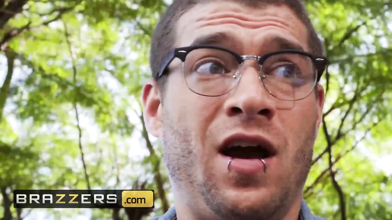 Brazzers - Milf nextdoor Alexis Fawx takes 2 big dicks dp