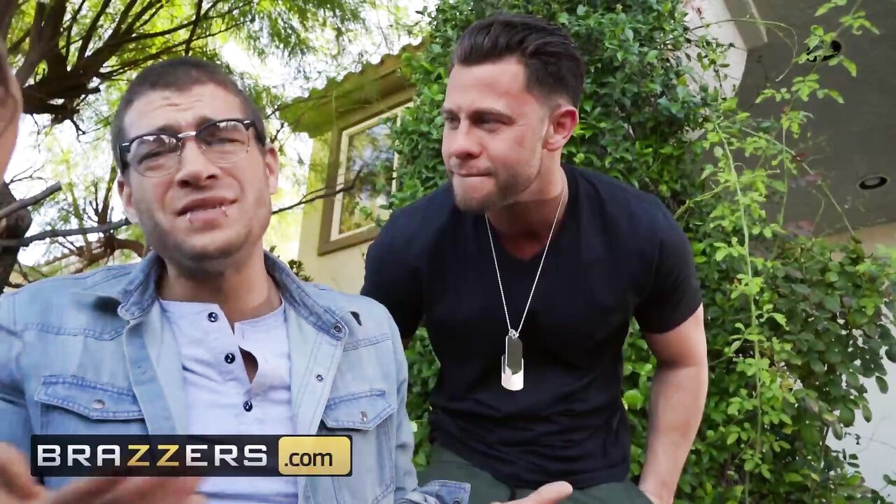 Brazzers - Milf nextdoor Alexis Fawx takes 2 big dicks dp