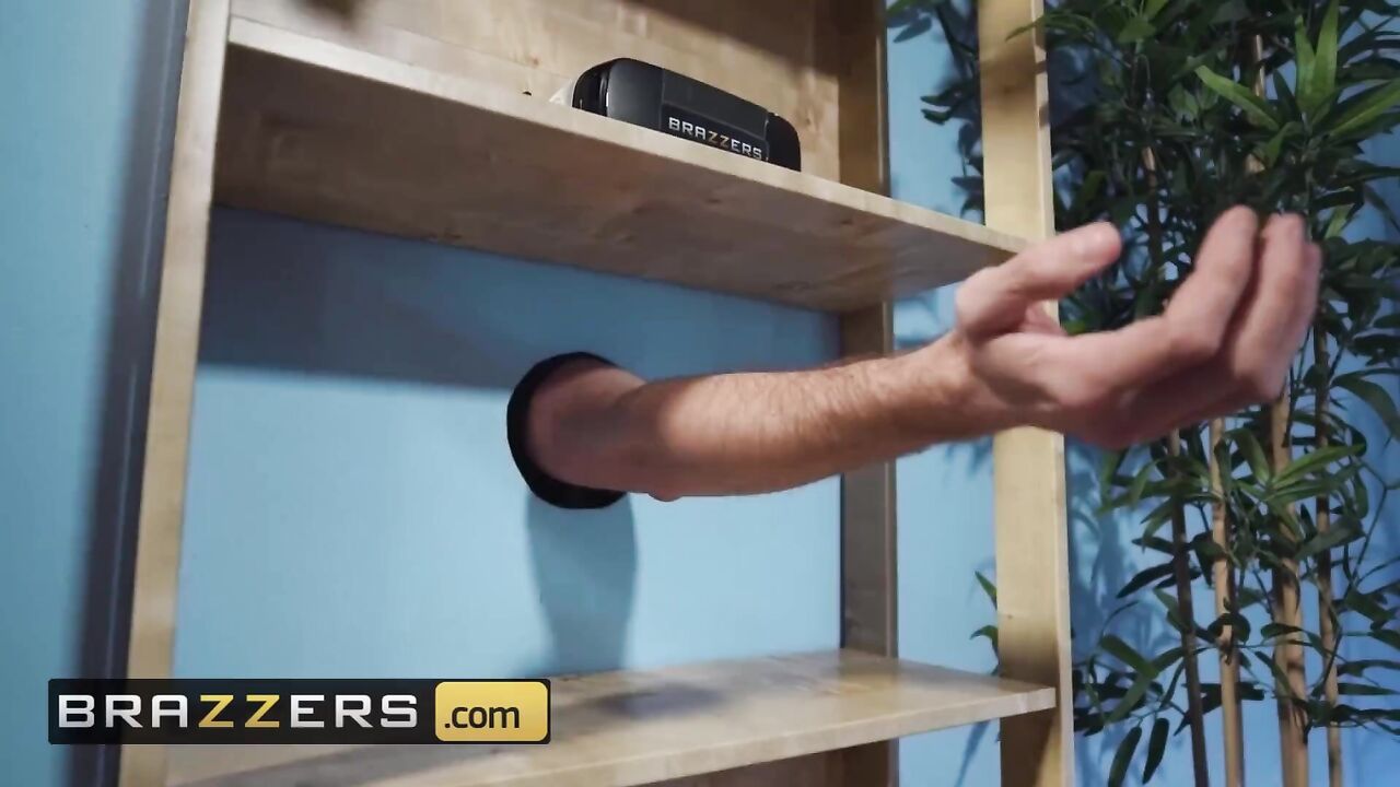 Brazzers - Alessandra Jane gets passed from gloryhole to fucking