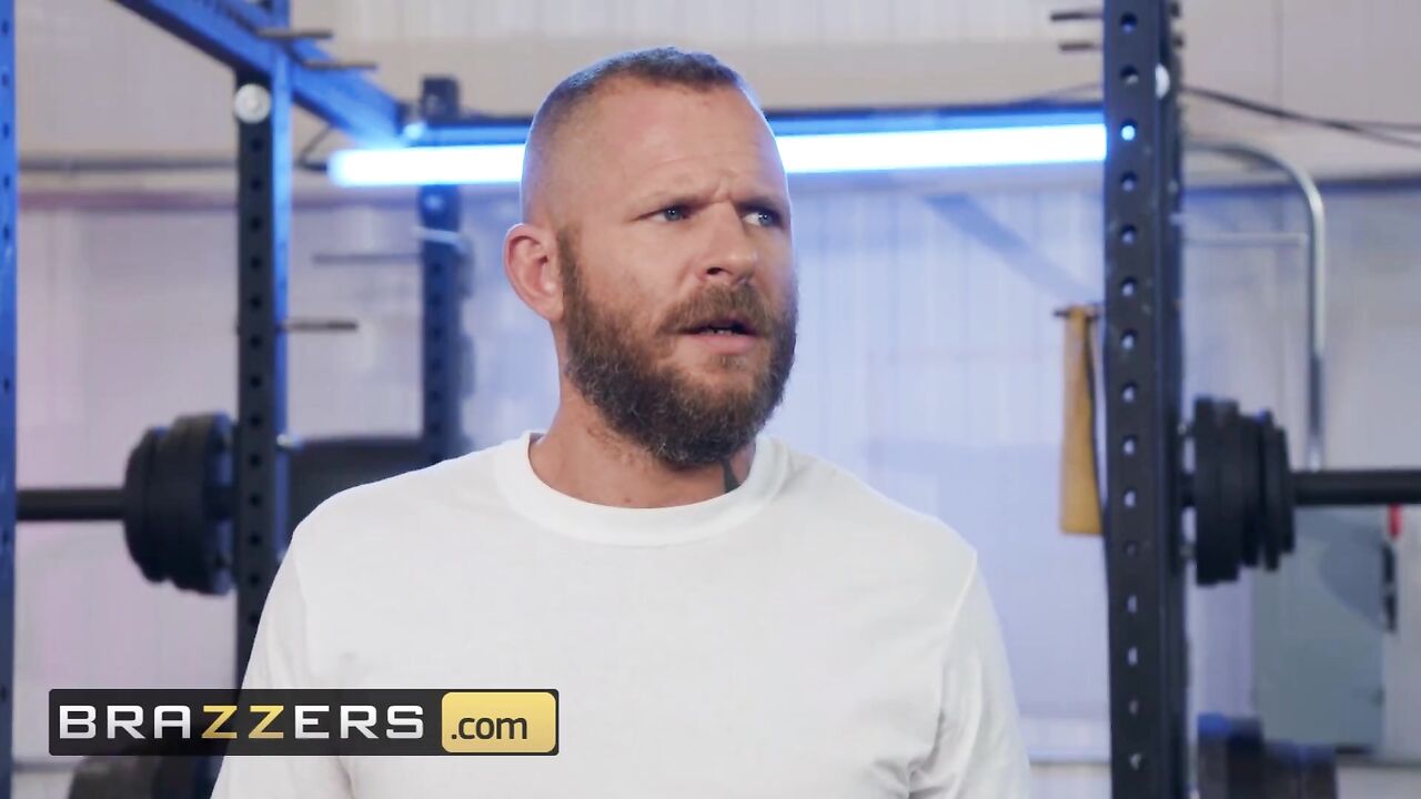 Brazzers - Porn legends Lisa Ann & Nicolette Shea share cock